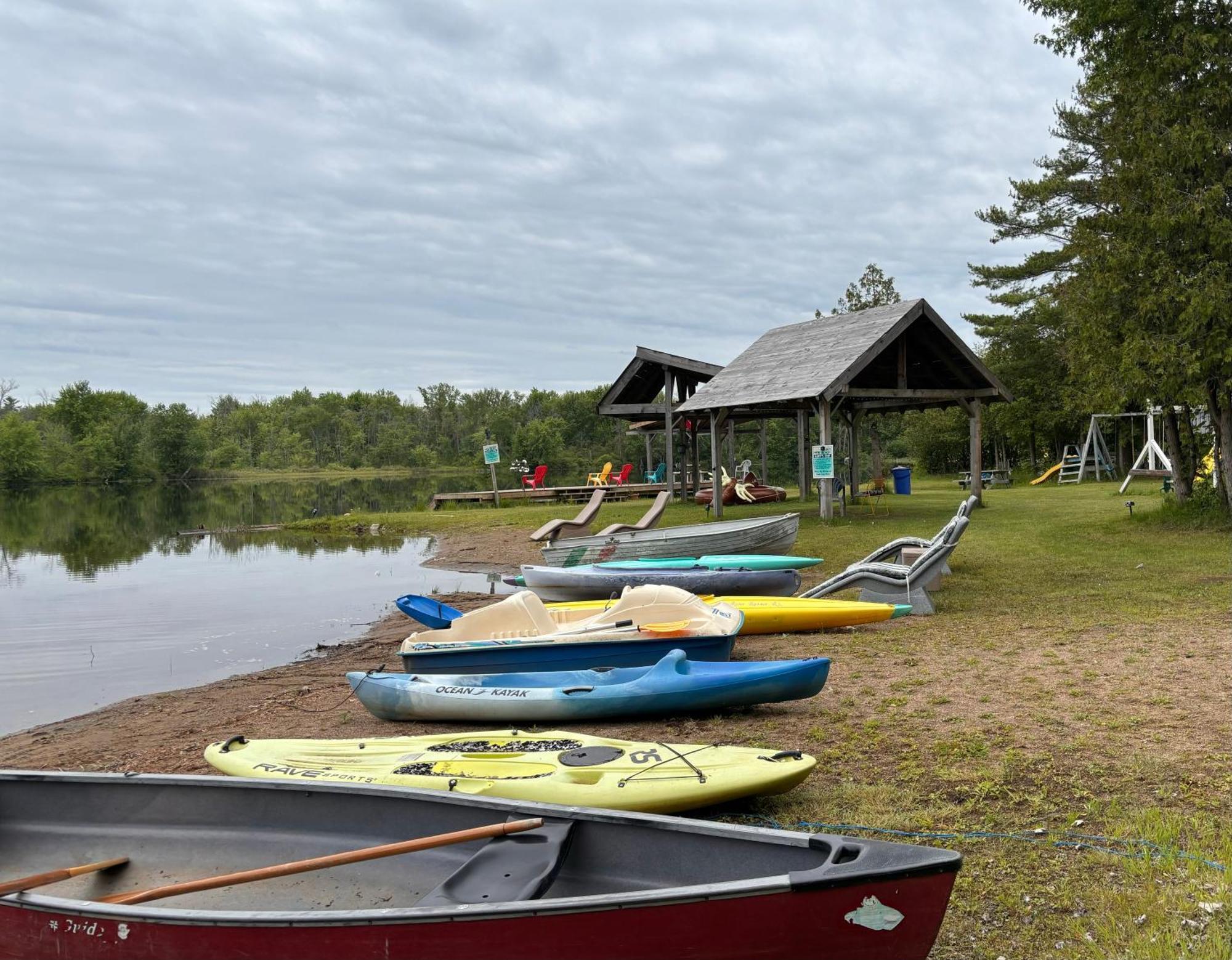 Lakefront Hideaway Resort Kawartha Lakes Exterior foto